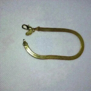 American showcase gold tone 7 inch bracelet